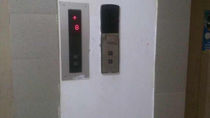 Cứu sống chàng trai chấn thương nặng do thang máy rơi từ độ cao 15 m