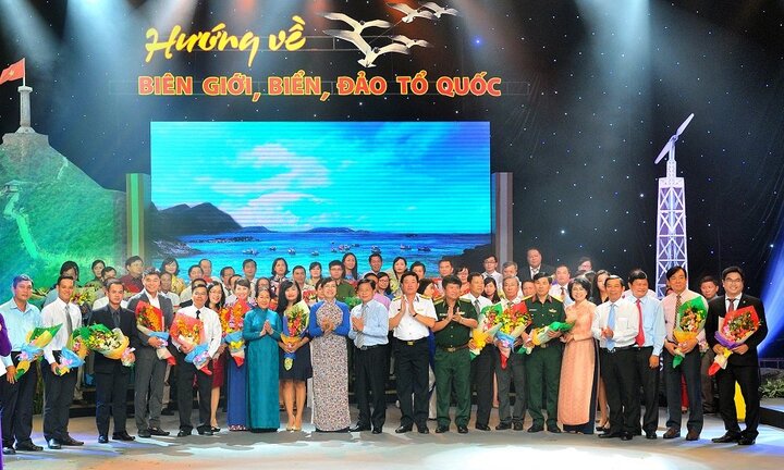 Chung tay cùng Quỹ 'Vì biển đảo quê hương – Vì tuyến đầu Tổ quốc' bằng hành động thiết thực