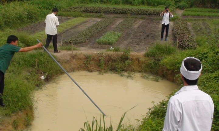 Hai anh em ruột chết đuối thương tâm dưới hố nước ở Quảng Ninh