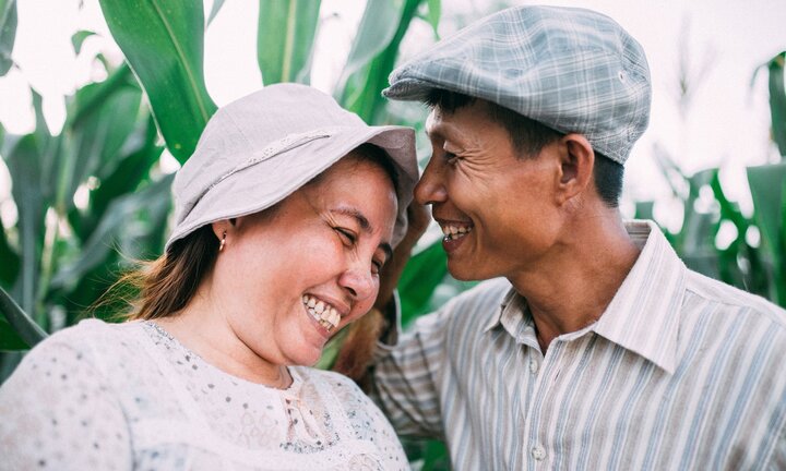 Chàng trai 9X thực hiện bộ ảnh ‘25 năm giữa cánh đồng’ tặng cha mẹ