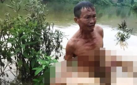 Chơi đá bóng cạnh đập nước, 2 em nhỏ chết đuối thương tâm