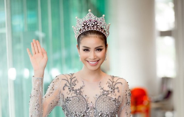 Bị Phạm Hương 'chất vấn', Hoàng Thùy bật khóc?