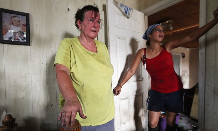 Người phụ nữ 4 lần bị bão thổi bay nhà, được tặng nhà mới bão cũng cuốn mất