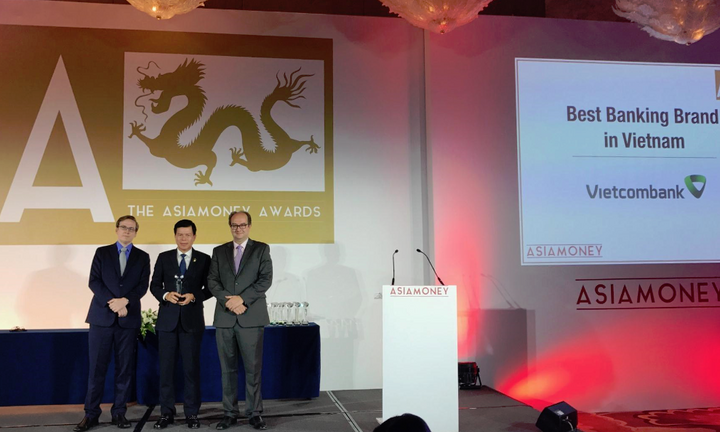 Asiamoney trao giải thưởng 'Thương hiệu ngân hàng tốt nhất Việt Nam' cho Vietcombank