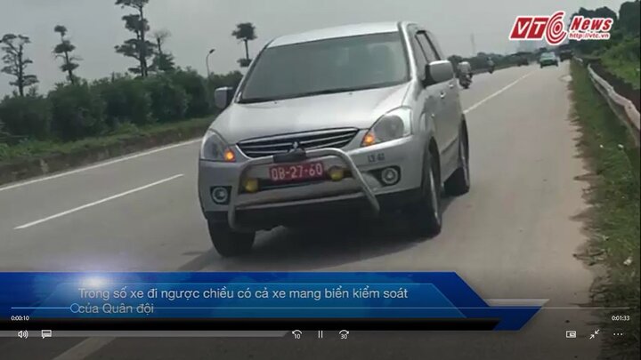 Video: Hàng loạt xe ô tô bất chấp luật pháp, cố tình đi ngược chiều trên quốc lộ 18