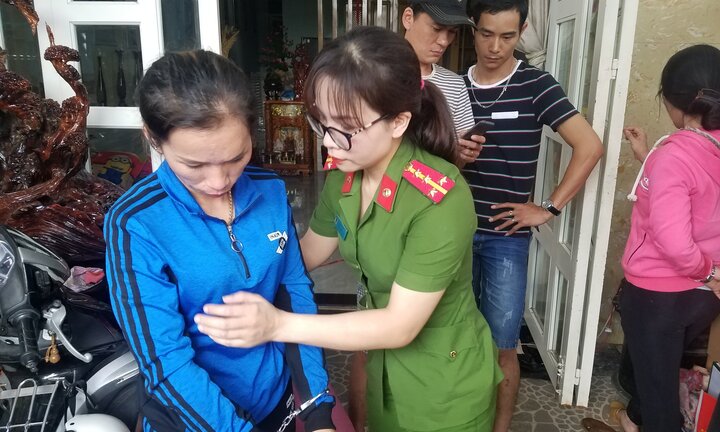 Đột kích căn nhà bí ẩn, đánh sập tụ điểm mua bán ma tuý lớn nhất Đắk Lắk