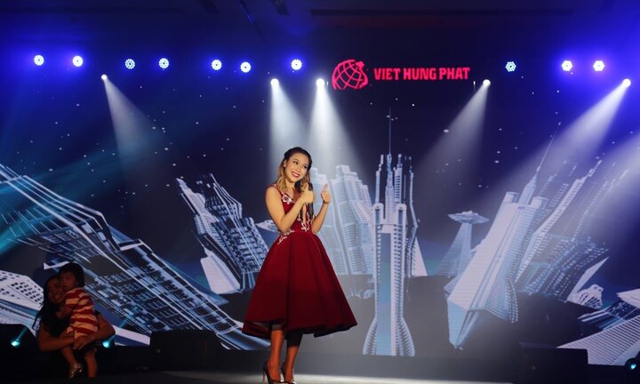 Việt Hưng Phát chi hơn 10 tỷ đồng cho chương trình 'Sắc Màu Tri Ân 2017'