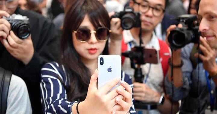 Apple lo lắng vì iPhone X không thể mở khóa bằng Face ID