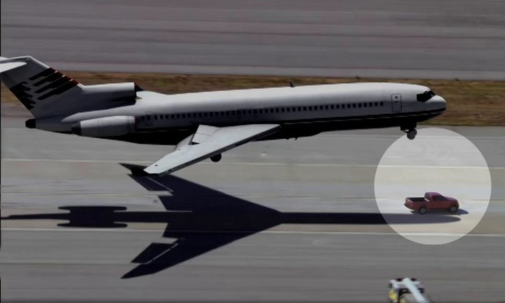 Video: Xe bán tải cứu máy bay chở 200 khách khỏi tai nạn thảm khốc