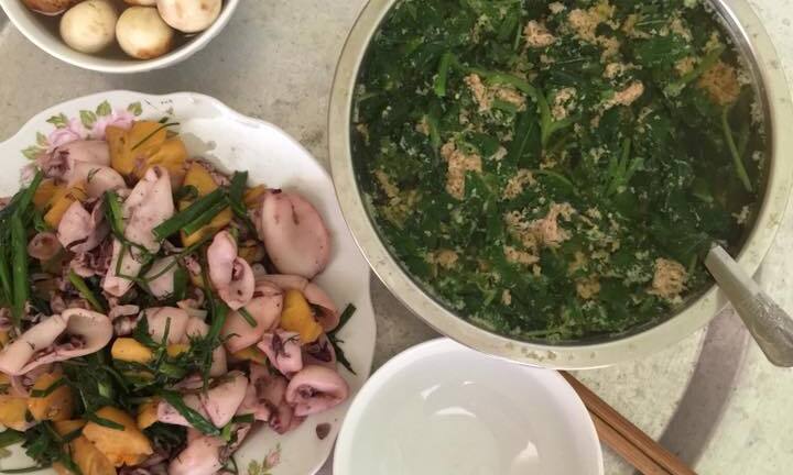 Mâm cơm 33.000 đồng cho 3 người ăn có những món gì mà khiến hội chị em tranh cãi nảy lửa?