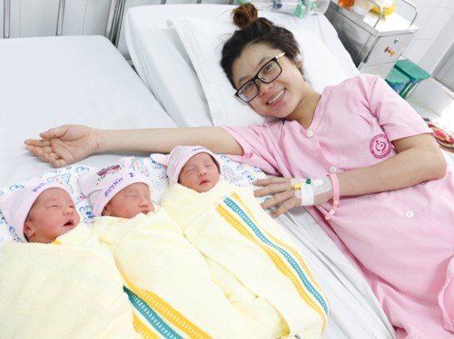 Người mẹ 9x xinh đẹp mang tam thai tự nhiên hiếm gặp