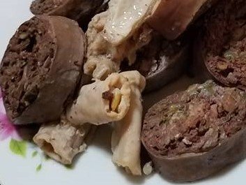 Phát hiện từng khúc giun trắng ởn trong món lòng lợn khoái khẩu của người Việt