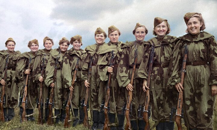 Ảnh màu hiếm về nữ binh sĩ Hồng quân Liên Xô trong Thế chiến II