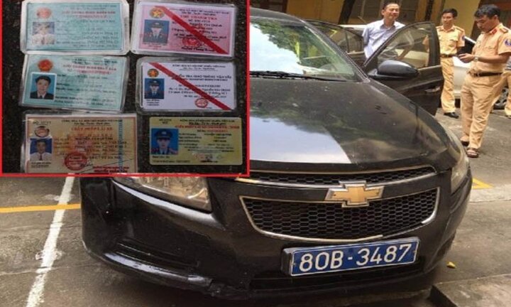 Mang thẻ thanh tra giao thông giả, đi xe gắn biển xanh 80B 'dỏm' để chở ma túy