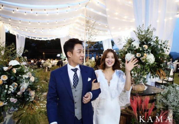 Diễn viên 'Vườn sao băng' đám cưới cùng ngày: Kẻ kín đáo, người rình rang