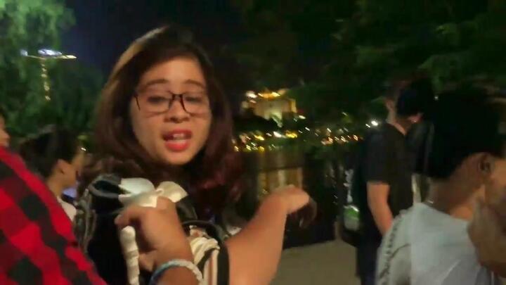 Bị tóm sống, hot girl lừa bán tăm từ thiện ở Hồ Gươm hô hoán 'hiếp người'