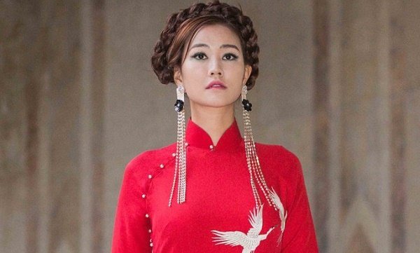 Maya ‘tái xuất’ trên sàn diễn thời trang sau 10 năm
