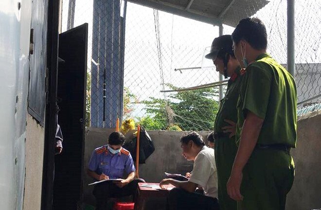 Nghi án thầy giáo tự tử trong nhà tắm khu tập thể trường ở Lâm Đồng