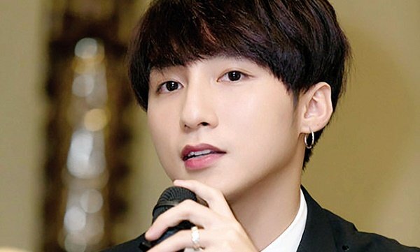 Đến cả khi phát hành tự truyện, Sơn Tùng M-TP vẫn gây sốt