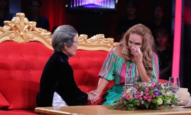 Ca sĩ Thanh Hà khóc ngất, gục ngã khi nhận ra dì ruột chính là mẹ đẻ sau 40 năm