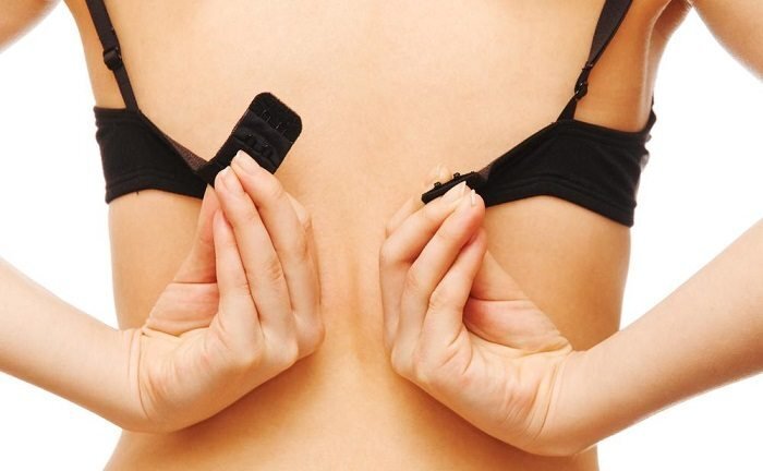 Chuyên gia bật mí 4 lý do để cởi tung áo ngực ngay lập tức