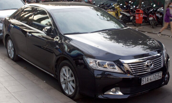 Sốc: Toyota 'khai hỏa' tháng 10, Camry giảm tới 120 triệu đồng