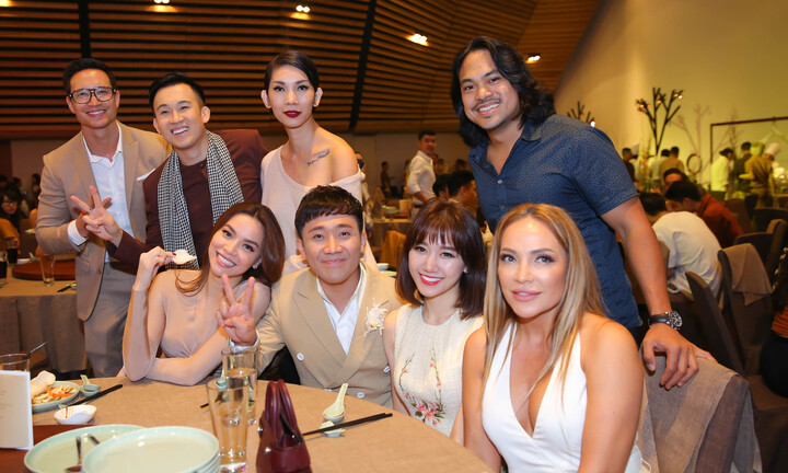 Kim Lý - Hà Hồ hội ngộ vợ chồng Trấn Thành trong 'dạ tiệc sinh nhật' của Mr Đàm