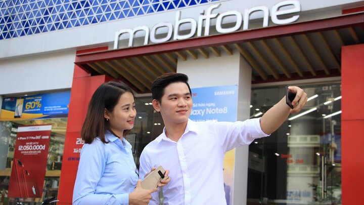 Galaxy Note 8 giá hơn 7 triệu đã lên kệ tại cửa hàng MobiFone