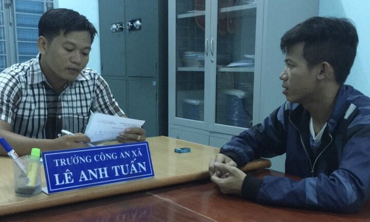 Tên cướp mở cửa ô tô cướp túi xách, rút dao hăm dọa nạn nhân