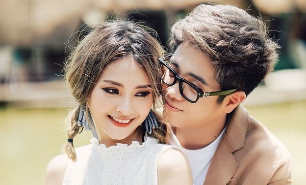 Bùi Anh Tuấn tình tứ bên gái lại giữa tiết trời nóng như đổ lửa