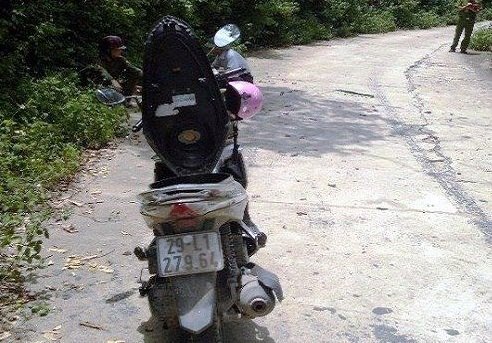 Sau hơn 2 năm, chiếc xe cùng 1,6 tỷ đồng bị bỏ lề đường vẫn chưa ai tới nhận