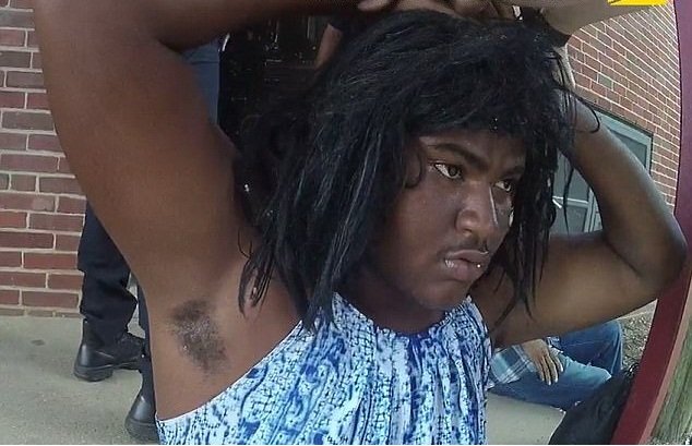 Tội phạm giả gái xấu 'đau đớn', trốn cảnh sát bất thành