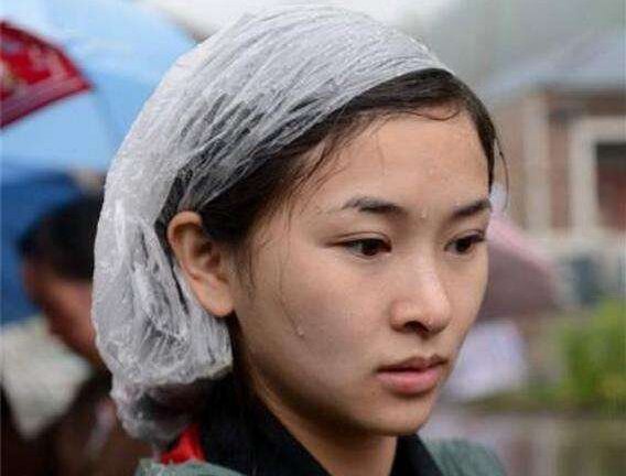 Cảm phục nghị lực phi thường của cô gái xinh đẹp cụt 2 chân, mất con, chồng bỏ đi