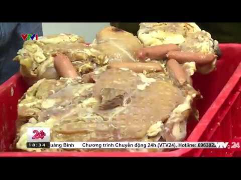 Rùng mình với công nghệ chế biến xúc xích siêu bẩn ở Hà Nội