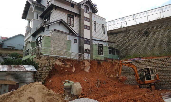 Sạt taluy công trình, một người bị vùi lấp ở Lâm Đồng