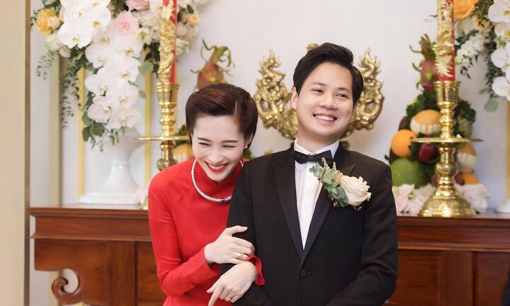 Hé lộ hình ảnh hiếm hoi bên trong nhà Đặng Thu Thảo khi làm lễ gia tiên