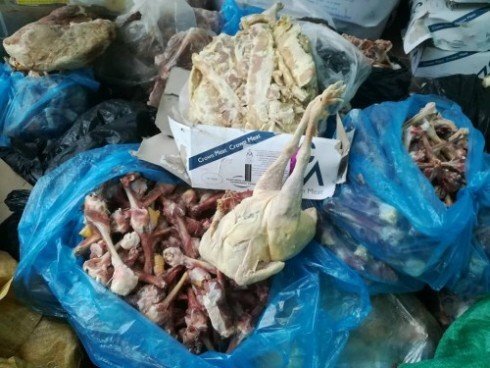 Sự thật kinh hoàng sau các loại đùi, chân, cánh, thịt gà đông lạnh