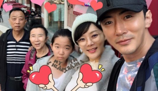 Chae Rim mang bụng bầu đi chơi với nhà chồng