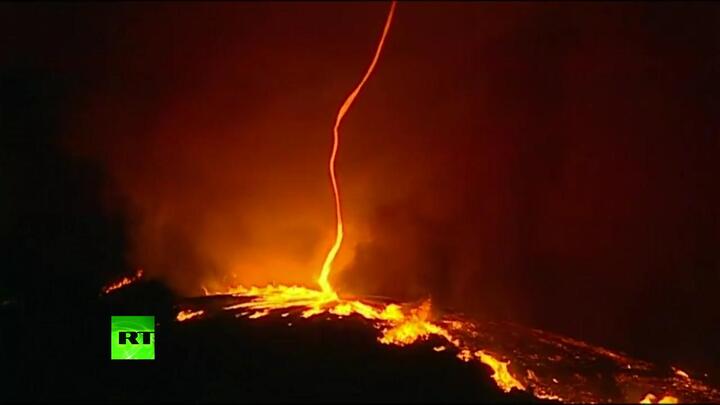 Clip: Vòi rồng 'quỷ lửa' đáng sợ xuất hiện trong cháy rừng ở Bồ Đào Nha