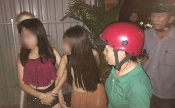 Thiếu nữ 15 tuổi bị lừa bán vào quán cà phê kích dục với giá 5 triệu đồng