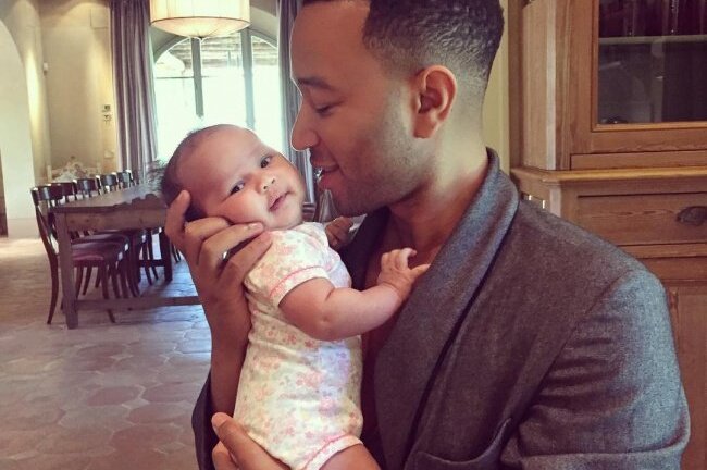 Bận 'trăm công nghìn việc', 9 ông bố Hollywood nổi tiếng này vẫn quấn con gái như sam