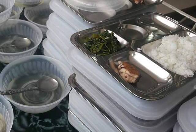 Bữa ăn 19.000 đồng chỉ có rau muống và ít cá: Phòng GD-ĐT Thanh Hoá xử lý thế nào?
