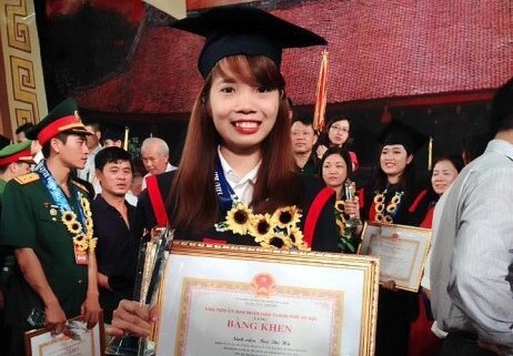 Thủ khoa sư phạm quyết định xuống Hà Nội làm giáo viên hợp đồng sau 1 năm nuôi lợn