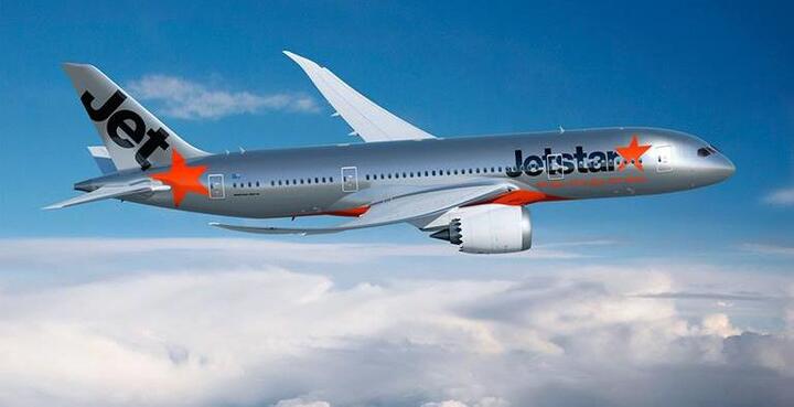 Bị sét đánh trúng, chuyến bay của Jetstar chậm 21 tiếng