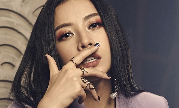 Hát quá dở, khán giả khuyên Chi Pu: Hát cho vui thì được