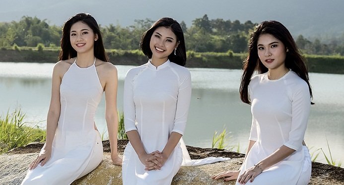 Dàn mỹ nhân Hoa hậu khoe vẻ mong manh trong tà áo dài