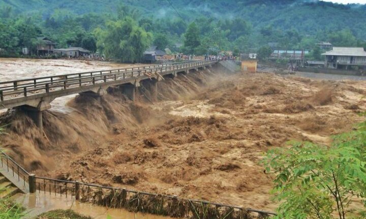 32 người chết và mất tích, hơn 80 ngôi nhà bị sập do mưa lũ