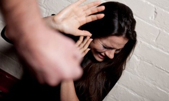 Cay đắng quan điểm :'Đàn ông lấy vợ để nhờ vả, không nhờ được thì... vả'