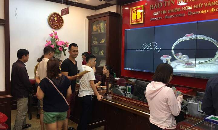 Giá vàng hôm nay 12/10: Giá vàng thế giới 'nóng rẫy', vàng trong nước 'nguội ngắt'