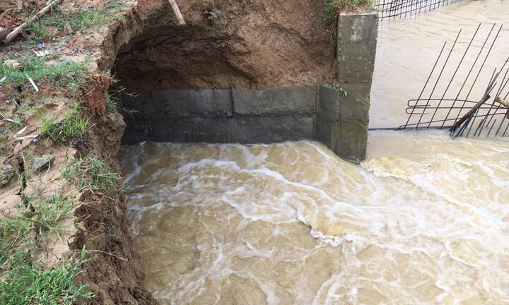 Vỡ đê ở Thanh Hóa, hơn 400 người dồn sức ngăn lũ từ rạng sáng